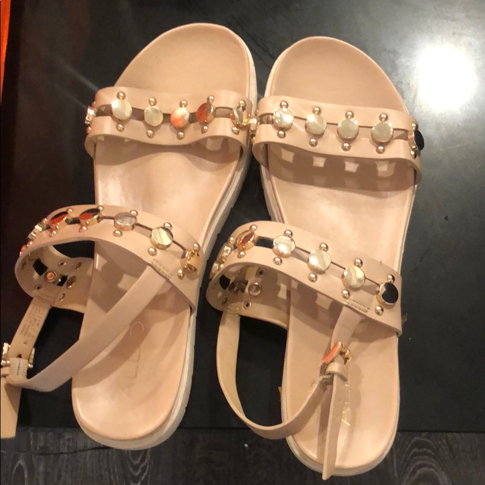 ALDO Sandals in Nude / Gold - Size 8